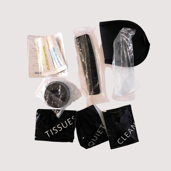 Delta Airlines Tumi 1st Class Travel Amenity Kit Black Small Bag Zipper Closure - Picture 4 of 4